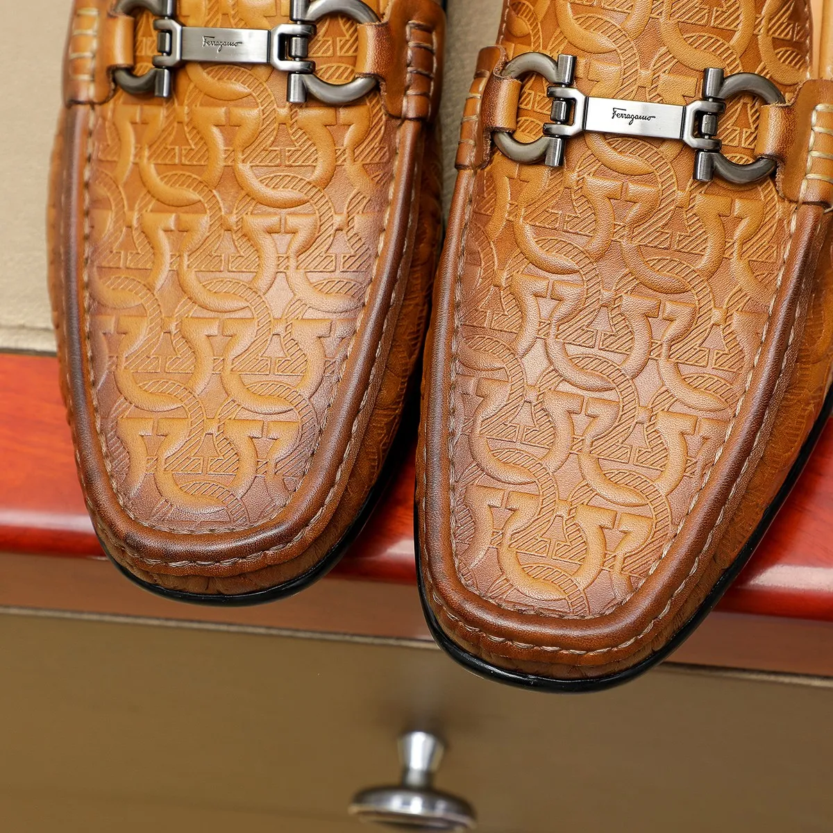 Men's shoes 💰360 🕷🕷【Ferragamo】Ferragamo Popular fashionable casual slip-on shoes🇨🇳Official website counter 1:1 production, original mold opening💯Good quality visible, imported high-end first-layer calfskin, luxurious pigskin lining🌿Very clear texture, high-quality waterproof, non-slip and wear-resistant outsole🎋High quality and low price, truly handmade🍓Color, code number 38-45